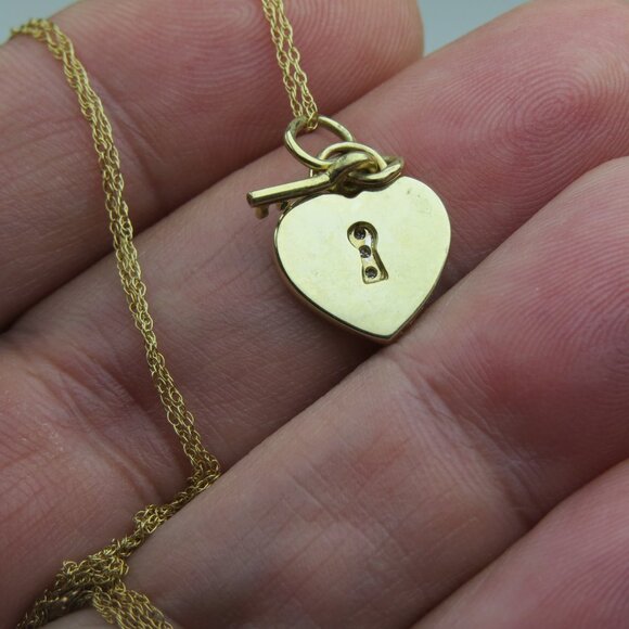10k Diamond Heart Loch-Key & Necklace set - Picture 4 of 5